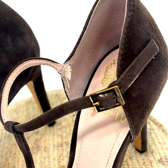 Vince Camuto size 8 sude and leather. Preowned - Picture 6 of 9